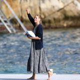 Uma Thurman bewegt sich in Cannes am liebsten barfuß vorwärts.