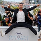 Guillaume Gouix feiert sich selbst beim Photocall von "Enrages".