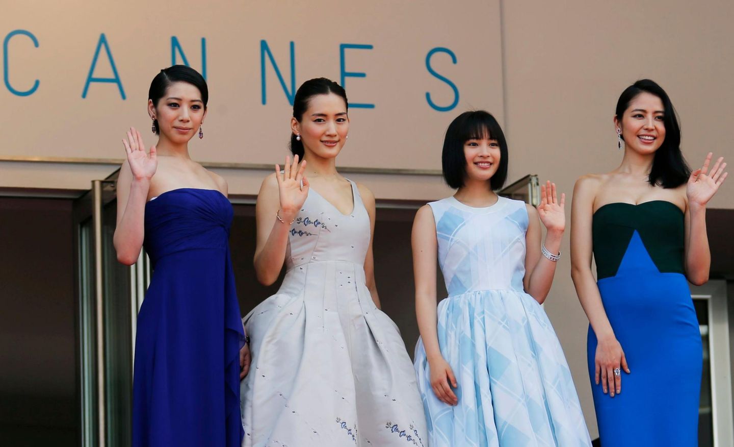Die japanischen Schauspielerinnen Kaho, Haruka Ayase, Suzu Hirose und Masami Nagasawa stellen ihren Film "Our Little Sister" an der Côte d'Azur vor.