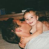 Vor mehr als anderthalb Jahren starb Paul Walker bei einem tragischen Autounfall. Zum Vatertag postet seine Tochter Meadow dieses süße Foto der beiden.