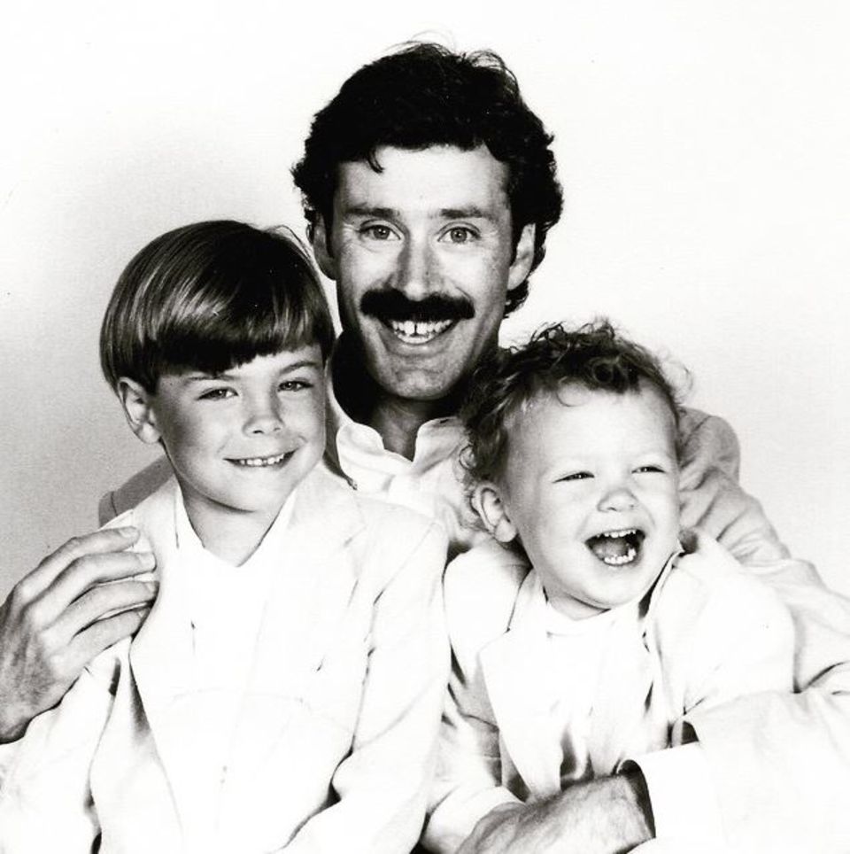 Zac Efron schriebt zu seinem Vatertagsposting: "Happy Father's Day to the best dad in the world. My hero. My inspiration. The man who taught me that anything and everything is possible. Love you, dad. And I'm jealous of your mustache."