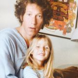 Gwyneth Paltrow erinnert sich an ihren Vater Bruce: "Ein Freund sagte kurz nachdem mein Vater gestorben ist zu mir 'jeder hat einen Vater, aber nicht jeder hat einen Papa'. Brucie, du warst beides. Zu sagen, dass ich dich vermisse, ist untertrieben. Frohen Vatertag für dich, wo immer du bist. Du warst der Beste der Besten."