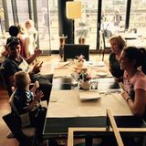Sarah und Pietro Lombardi genießen ihre Zeit mit Sohn Alessio und seiner Oma im Restaurant in Düsseldorf.