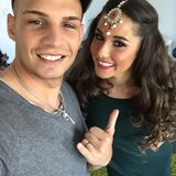 6. Mai 2016  Kurz vor dem Beginn der Let's Dance Sendung senden Pietro und Sarah Grüße aus der Garderobe via Facebook.