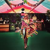 Die Musikerin Paloma Faith steht auf extravagante Outfits. Warum also nicht auch beim Festival mit Fransen-Poncho, Zirkus-Leggings und Leo-Boots modisch so richtig aufdrehen?