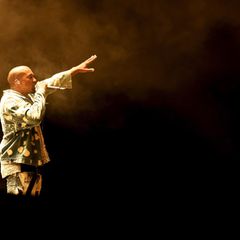 100 Tausend Festivalfans unterschrieben eine Petition, die forderte, dass der Auftritt des diesjährigen Headliners, Kanye West, abgesagt wird. Dennoch tritt er auf.
