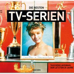 Der Taschen-Verlag zeigt in einem opulenten Bildband eine Auswahl der bedeutensten TV-Serien der letzten 25 Jahre. Von "Breaking Bad" über "Twin Peaks" bis zu den "Simpsons", für alle Fans ist was dabei. Neben der Erklärung worum es in der Serie geht, sind auch viele fan facts zu finden.    Die besten TV-Serien. TASCHENs Auswahl der letzten 25 Jahre  Jürgen Müller  Hardcover, Halbleinen  32,7 x 24,5 cm - 744 Seiten  49,99 Euro  ISBN 978-3-8365-4272-2