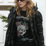Madonna gehört Mitte der 2000er zu den wohl größten Anhängern der Modemarke. Regelmäßig sieht man sie in einem anderen T-Shirt des Labels ins Fitnessstudio gehen. Ihr Repertoire reicht dabei von den klassischen Totenkopf-Motiven in Schwarz bis hin zu lilafarbenen Glitzershirts.