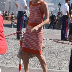 Charlotte Casiraghi ist sommerlich gestylt.