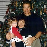 Arnold Schwarzenegger betrog Mariah Shriver mit der Haushälterin Mildred Baena - und zeugte mit ihr einen Sohn. Joseph ist mittlerweile bereits ein Teenager. Shriver ließ sich von dem "Terminator" scheiden, als die Affäre publik wurde. In einem Interview mit "CBS" gestand Arnie: "Ich glaube, es ist die dümmste Sache, die ich der Beziehzung gemacht habe. Es war schrecklich. Ich habe Maria und den Kindern unglaublich wehgetan."