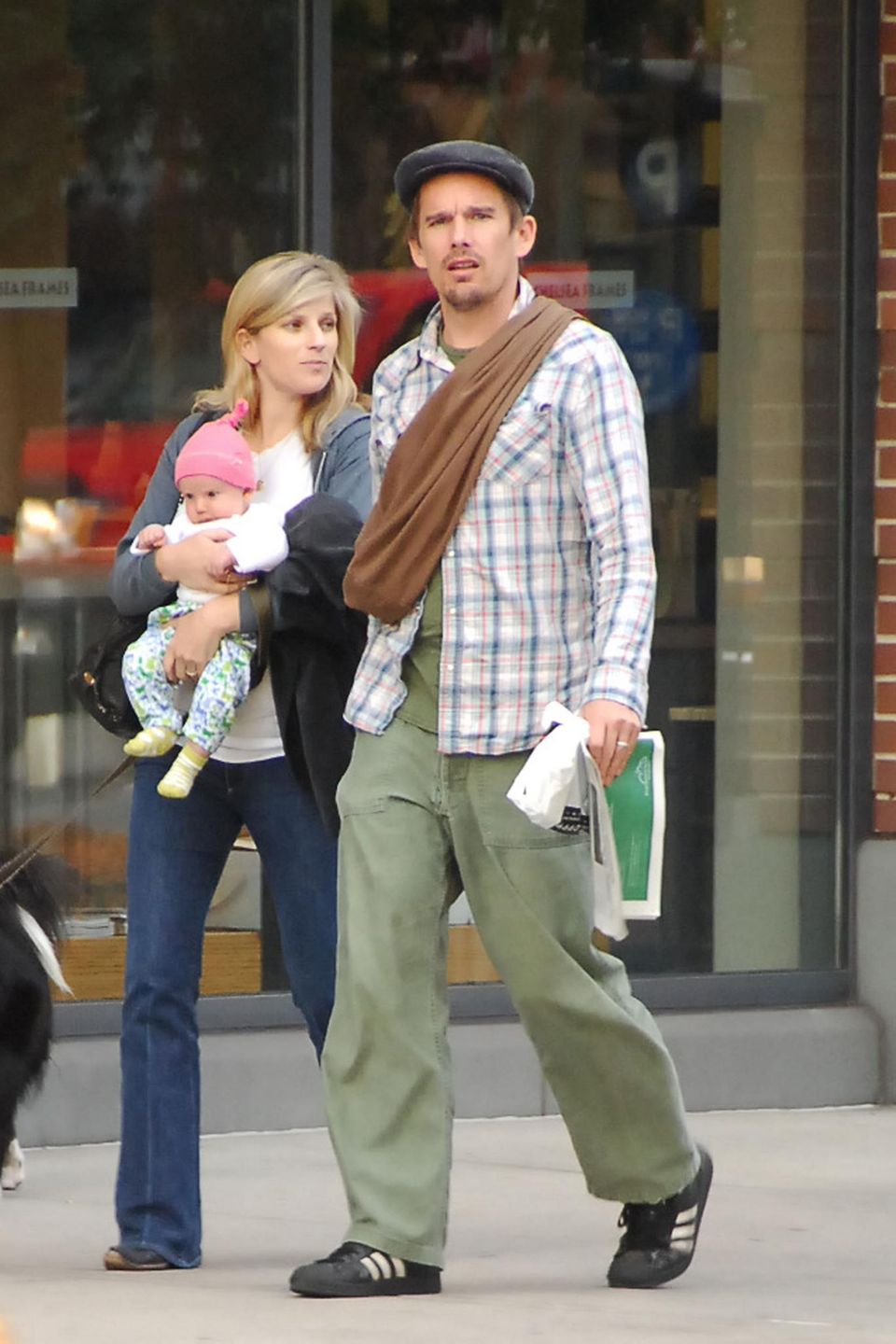 Ethan Hawke  Ethan Hawke und Uma Thurman trennten sich 2003 - angeblich, weil er eine Affäre mit der Nanny Ryan Shawhuges hatte. Fünf Jahre später heiratet der Schauspiler genau diese. 2011 kommt die gemeinsame Tochter Indiana zur Welt und wird somit Halbschwester zu den drei Kindern, die Ethan Hawke mit Uma Thurman gemeinsam hat.