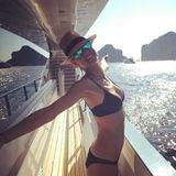 Heidi Klum begrüßt die Sonne.