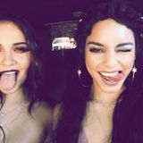 Vanessa Hudgens wird von ihrer Schwester Stella begleitet.