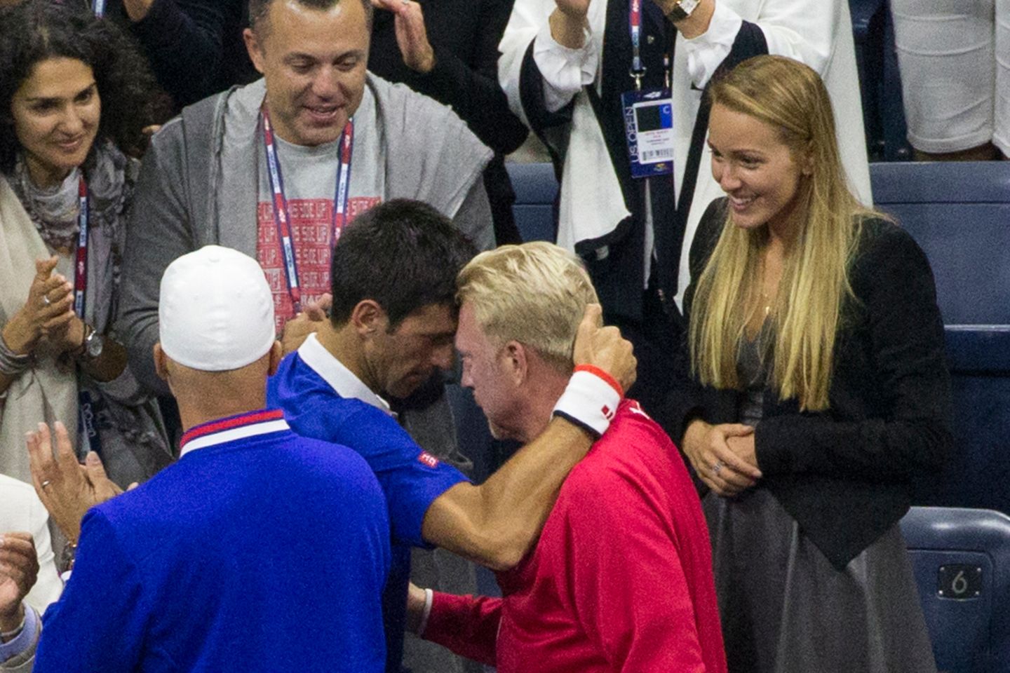 Boris Becker feiert mit seinem Schützling Novak Djokovic den Turniersieg.