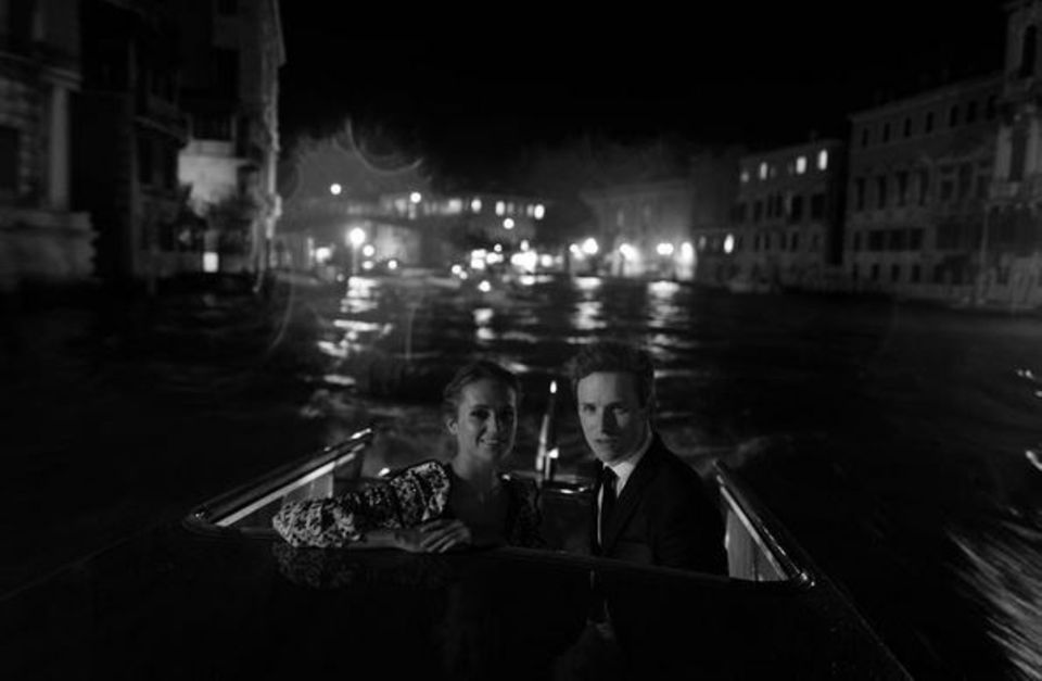Eddie Redmayne und Hannah Bagshawe machen sich auf dem Weg zur "The Danish Girl"-Filmvorführung.