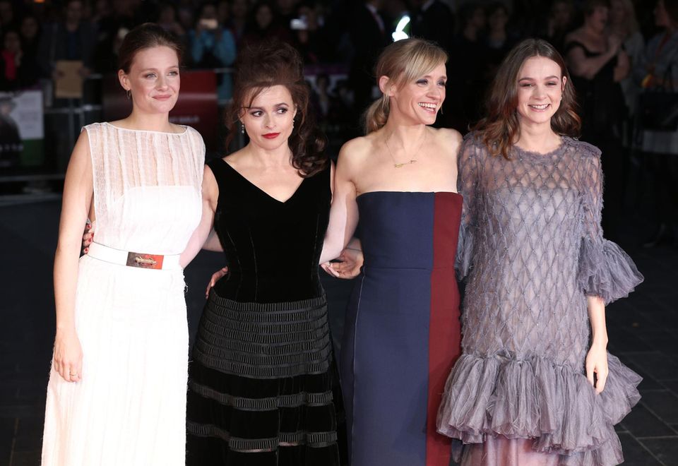 Romola Garai, Helena Bonham Carter, Anne-Marie Duff und Carey Mulligan spielen die Suffragetten Alice Haughton, Edith Ellyn, Violet Miller und Maud Watts. Romola Garai, Helena Bonham Carter, Anne-Marie Duff und Carey Mulligan spielen die Suffragetten Alice Haughton, Edith Ellyn, Violet Miller und Maud Watts.