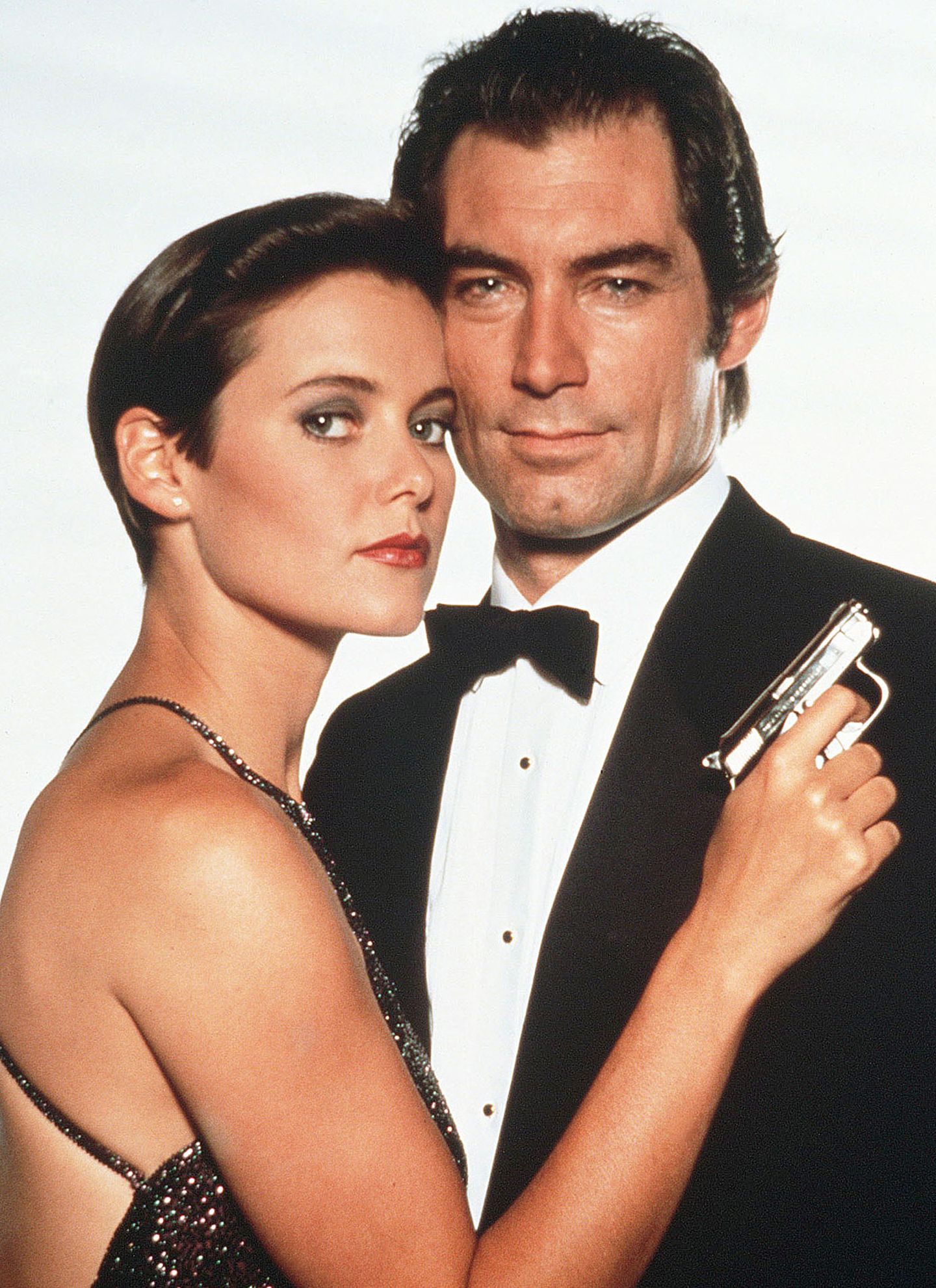 Carey Lowell spielt 1989 an der Seite von "James Bond Darsteller" Timothy Dalton die Ex-Agentin Pam Bouvier mit typischen Bob-Schnitt der späten 80er Jahre.