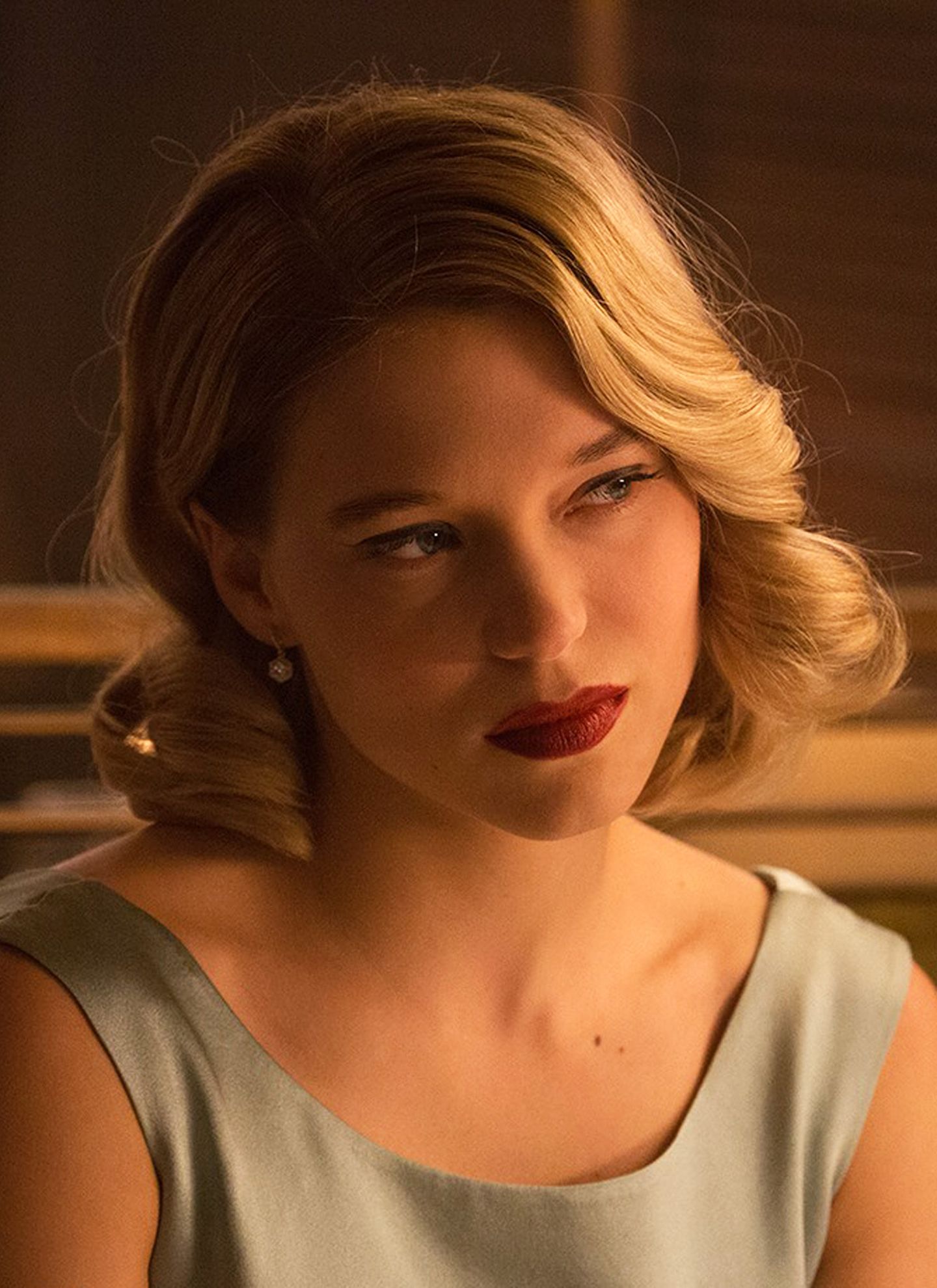 James Bond Frauen Frisuren : James Bond Frisuren F Frauen