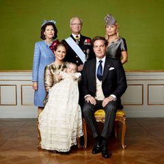 Für dieses Bild haben sich Madeleines Eltern Königin Silvia und Carl Gustaf, sowie Chris Mutter Eva Marie O'Neill mit aufgestellt.