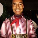 Kai Pflaume strahlt über beide Ohren. Ihm scheint das Oktoberfest sehr gut zu gefallen.