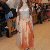 Model und Schauspielerin Barbara Meier macht im Dirndl ebenfalls eine gute Figur.