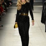 Auch hier wieder die Lieblingskombi von Balmain: Schwarz und Gold an Model Gigi Hadid.