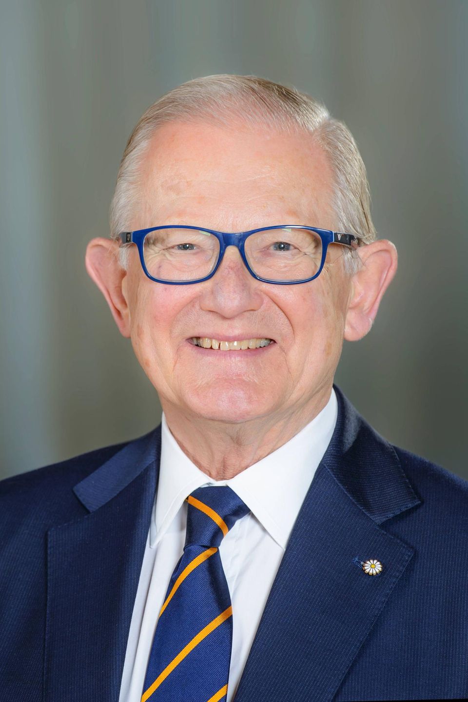 Pieter van Vollenhoven ist der Ehemann von Prinzessin Margriet, der Schwester von Prinzessin Beatrix. Das Paar hat vier Söhne: Prinz Maurits, Prinz Bernhard, Prinz Pieter-Christiaan und Prinz Floris. Pieter van Vollenhoven ist der Ehemann von Prinzessin Margriet, der Schwester von Prinzessin Beatrix. Das Paar hat vier Söhne: Prinz Maurits, Prinz Bernhard, Prinz Pieter-Christiaan und Prinz Floris.