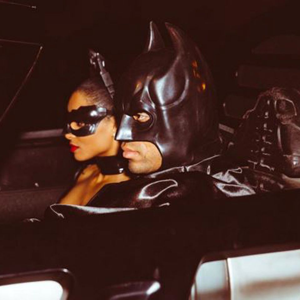 Täuschend echt: RnB-Sängerin Ciara und ihr Lebensgefährte Russel Williams aka Catwoman und Batman Täuschend echt: RnB-Sängerin Ciara und ihr Lebensgefährte Russel Williams aka Catwoman und Batman