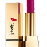 Im Jahr 1979 inszenierte Yves Saint Laurent erstmals die Lippen seiner Models mit "N° 19 Le Fuchsia“, dem Signature Pink der Couture-Kollektion. Bisher hatte es keinen Lippenstift in dieser Farbe gegeben. Auch heute noch ist der zeitlose Klassiker ein (Lippen-)Bekenntnis zu dem legendären Modedesigner. "Rouge Pur Couture" von YSL, ca. 31 Euro