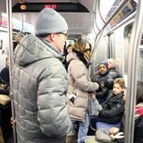 25. März 2013: Matthew Broderick, Sarah Jessica Parker und Sohn James Wilkie fahren in New York mit der Bahn.