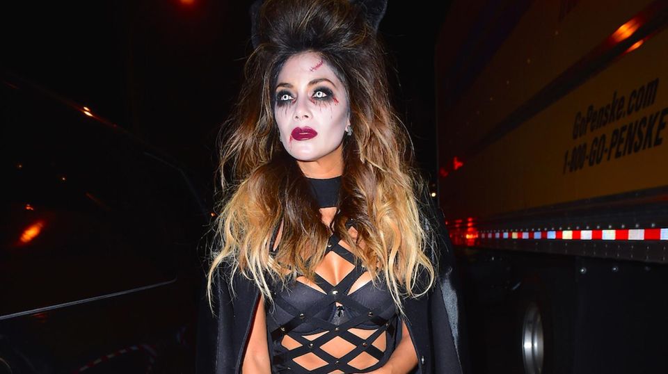 Nicole Scherzinger hat sich offenbar als böse Pussycat verkleidet.