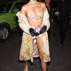 Das australische Model Shanina Shaik zeigt viel Haut.