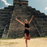 Januar 2015 - Mexiko  Für Lena Gercke geht ein Traum in Erfüllung: Sie besucht Chichén Itzá, die bedeutende Ruinenstätte der Mayas, auf der Halbinsel Yucatán.