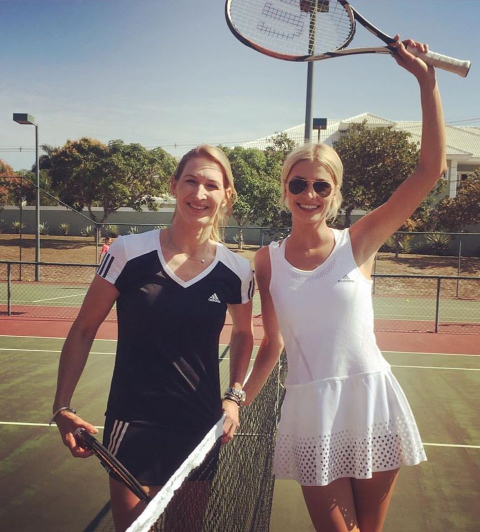 Lena Gercke ist total begeistert von der Bodenständigkeit der ehemaligen Tennisspielerin Steffi Graf. In Rio durfte das Model sogar eine Runde Tennis mit der Legende spielen.