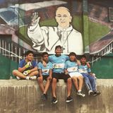 Auf nach Südamerika: In Buenos Aires trifft David Beckham fußballbegeisterte argentinische Kids.