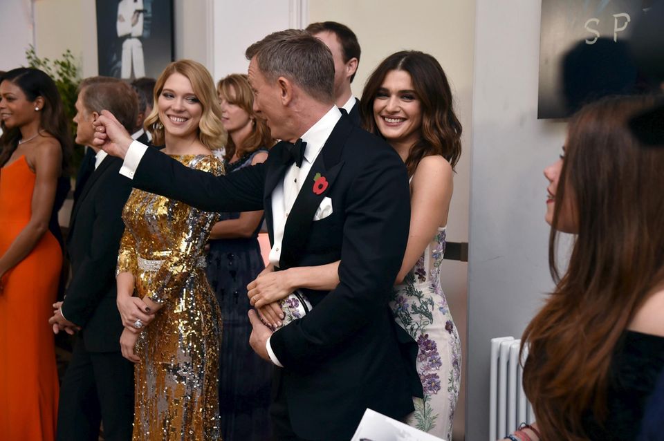 Rachel Weisz hat ihren "James Bond" fest im Griff. Rachel Weisz hat ihren "James Bond" fest im Griff.