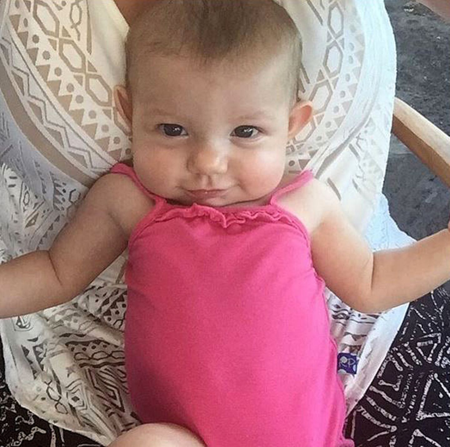 2. September 2015: "Babys erster Urlaub" schreibt Haylie Duff zu dem Bild von ihrer Tochter Ryan Ava Erhard. Zum ersten Mal teilt die Schwester von Hilary Duff ein Bild ihres Nachwuchses mit ihren Instagram-Fans.