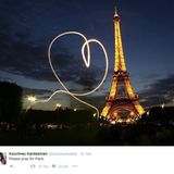 Auch die Kardashians weisen ihre Millionen von Instagram-Followern auf die Anschläge in Paris hin. So auch Kourtney, die zu ihrer Bitte ein Foto des Eiffelturms postet.