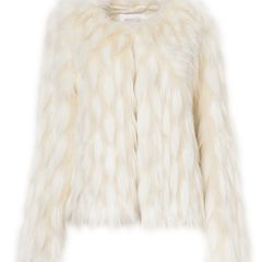 Hält wohlig warm: kuschelige Fake-Fur-Jacke von Riani, ca. 300 Euro