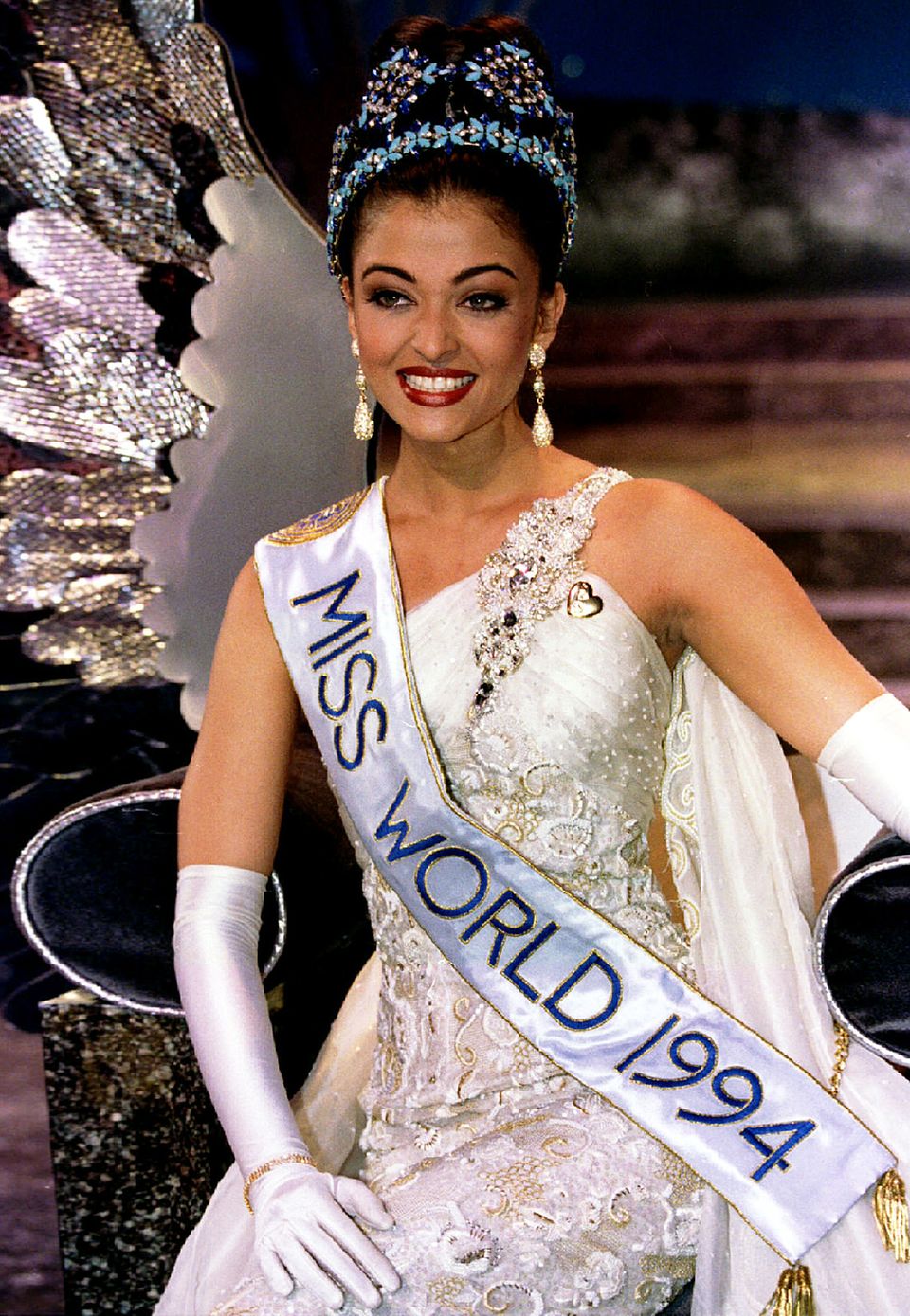 Nach dem Titel der "Miss India" konnte sich Aishwarya Rai dann 1994 auch die blaue Krone der "MIss World" aufsetzen. Kein Wunder bei diesem bildschönen Gesicht.