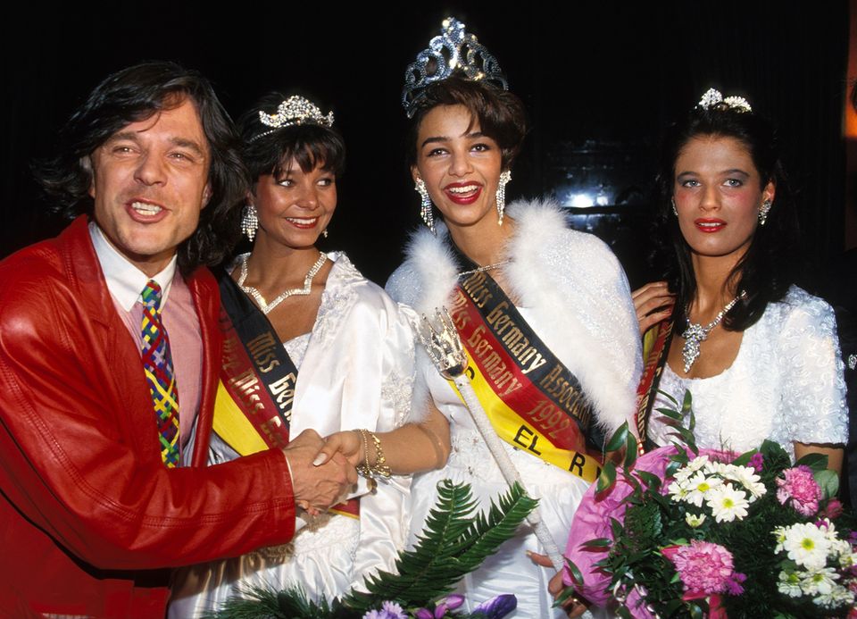 Damals 1993 hieß Verona noch Feldbusch mit Nachnamen, war schon zweifache "Miss Hamburg" und konnte dann von Jürgen Drews zu ihrem "Miss Germany"-Titel beglückwünscht werden.