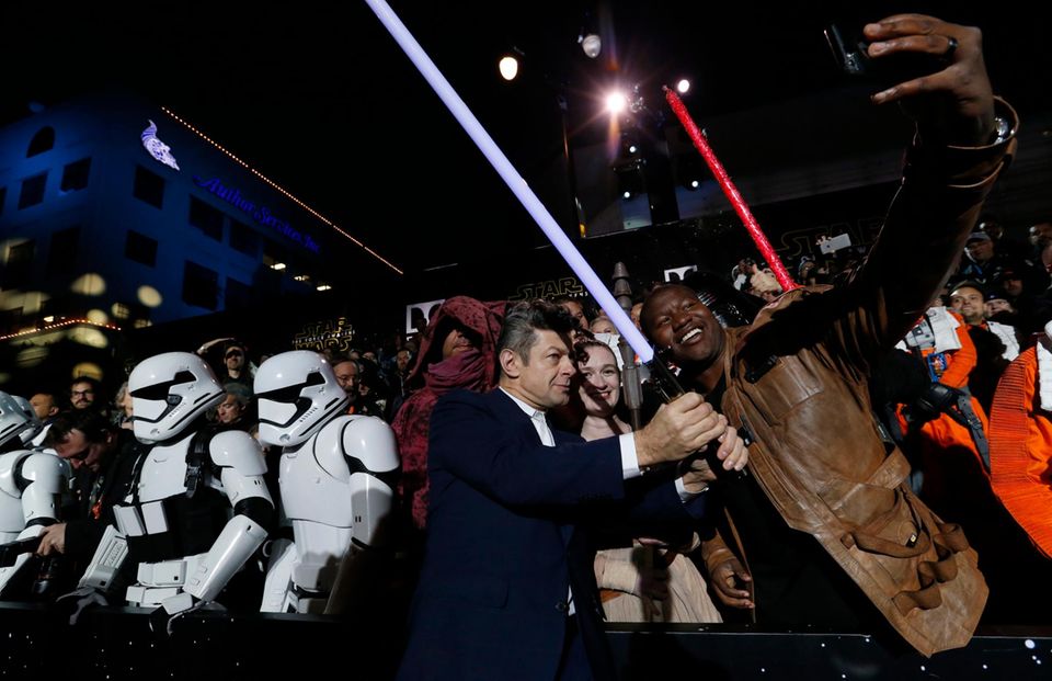 Andy Serkis ist als "Supreme Leader Snoke" einer der Bösewichte in "Star Wars 7". Die Fans reißen sich um Selfies mit ihm.