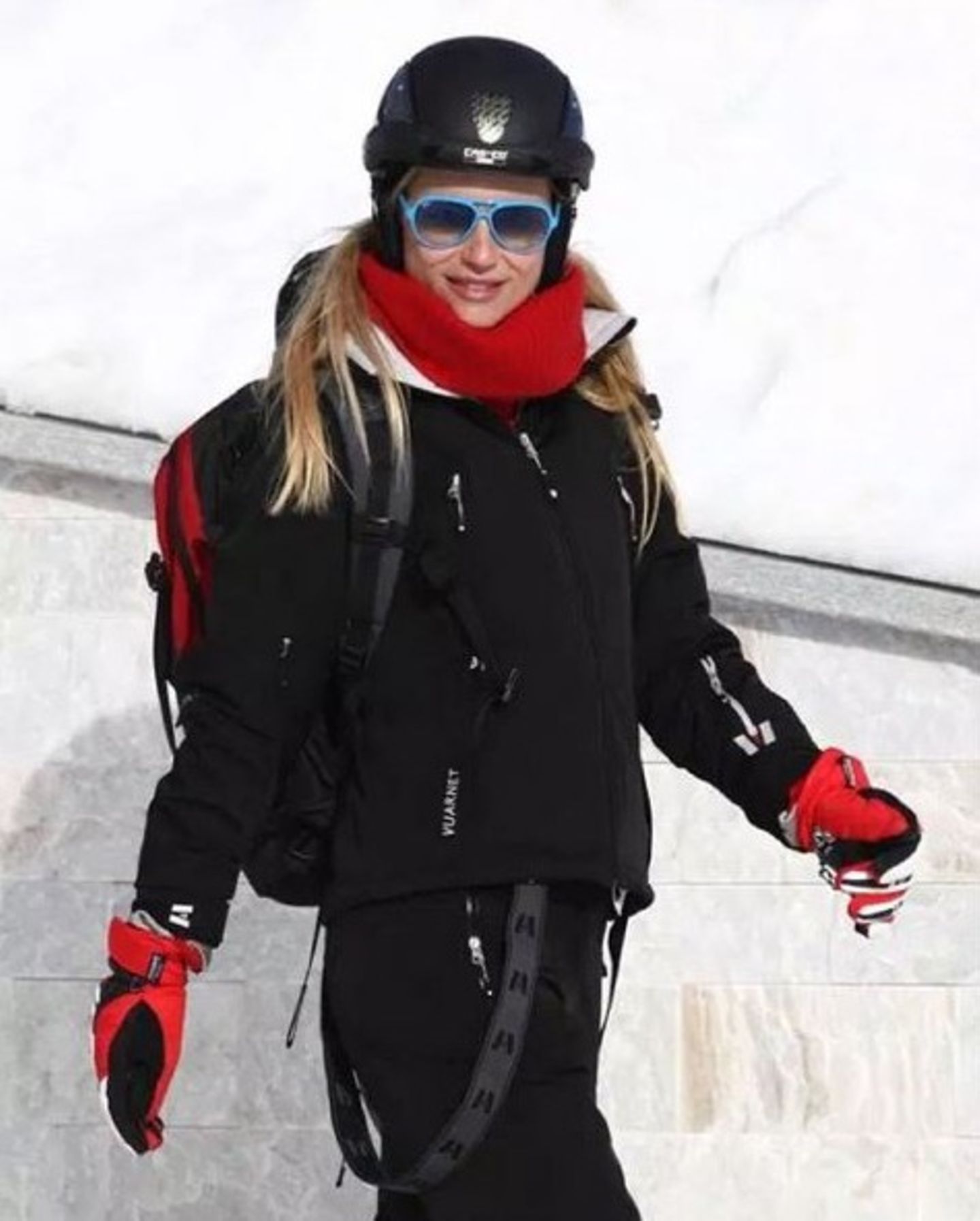 Auch Michelle Hunziker geht mit den Jahreszeiten und genießt den Jahresausklang im Schnee. Skifahren, Schlittschuhlaufen und die Bergsonne sind ihr Programm. Natürlich nicht ohne ihre Familie.