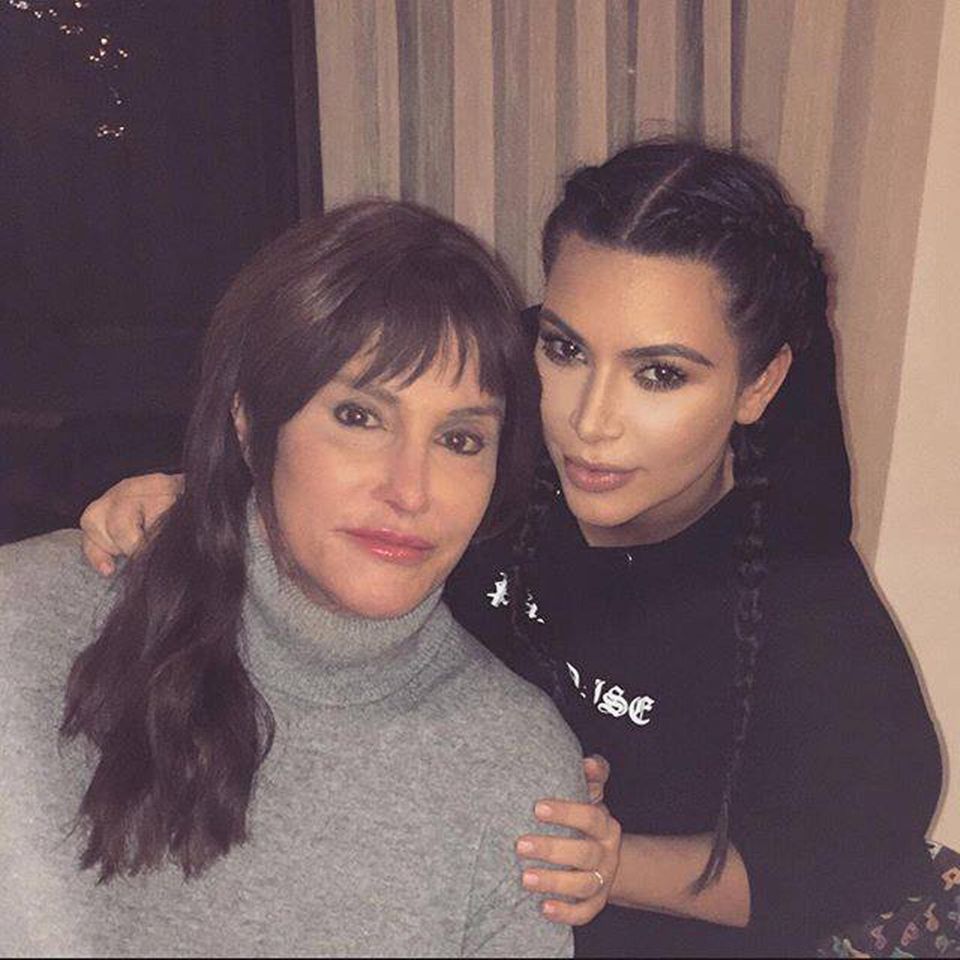 Kim Kardashian und Caitlyn Jenner lassen Silvester ganz ruhig angehen und verbringen den Jahreswechsel zu Hause.