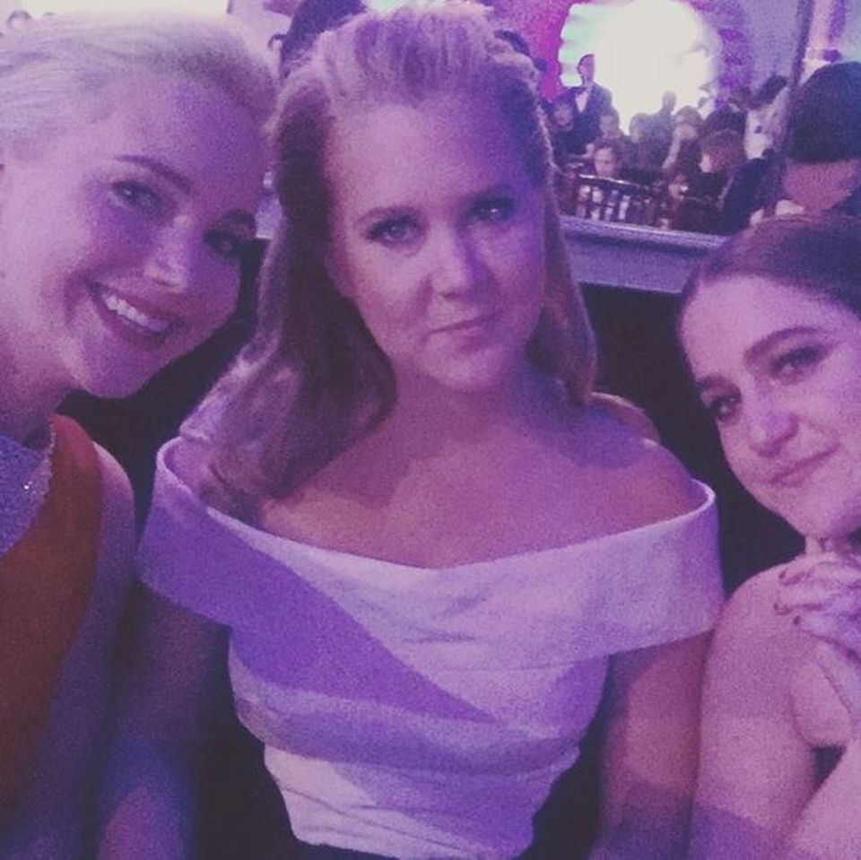 Auch auf der Afterparty der "Golden Globes" können sich Jennifer Lawrence und Amy Schumer nicht voneinander trennen. Sie sind definitiv "Hollywoods New BFFs". Auch auf der Afterparty der "Golden Globes" können sich Jennifer Lawrence und Amy Schumer nicht voneinander trennen. Sie sind definitiv "Hollywoods New BFFs".