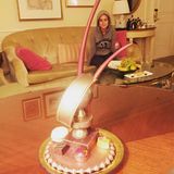 "Chillen mit einem Schokoladen-Golden-Globe", schreibt Brie Larson unter diesen Schnappschuss. In Hoodie und Jogginghose - und vor allem mit leckerer Nervennahrung - entspannt es sich vor dem Trubel ja auch besonders gut.