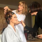"Cinderella"-Star Lily James vertraut in Sachen Haare und Make-up den begabten Händen der Streicher-Schwestern Kristie, Jenn und Ashley.