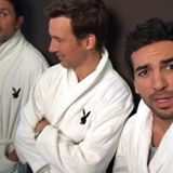 "Hat keinen Symbolwert" - postet Elyas M'Barek zu einem Foto, in dem er einen Playboybademantel trägt.