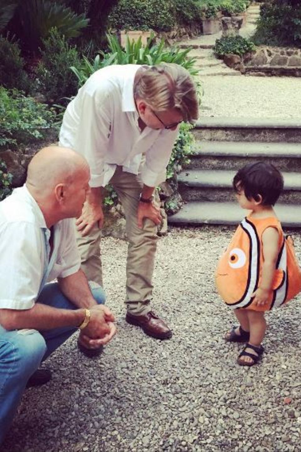 August 2016   Die suche hat ein Ende, Nemo ist gefunden! Von niemand anderen als von Bruce Willis persönlich. Dieser entzückende kleine Junge hat sofort das Herz des Hollywoodschauspielers erobert, der selber fünf Kinder hat.