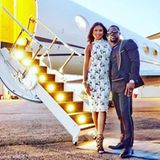 Bei diesem Paar kennt Dekadenz keine Grenzen: Kevin Hart und seine Frau vor einem Privatjet.